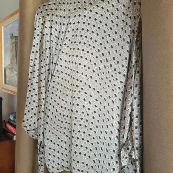 Grey and Black V Neck Polyester Spring Top  med - Picture 5 of 6